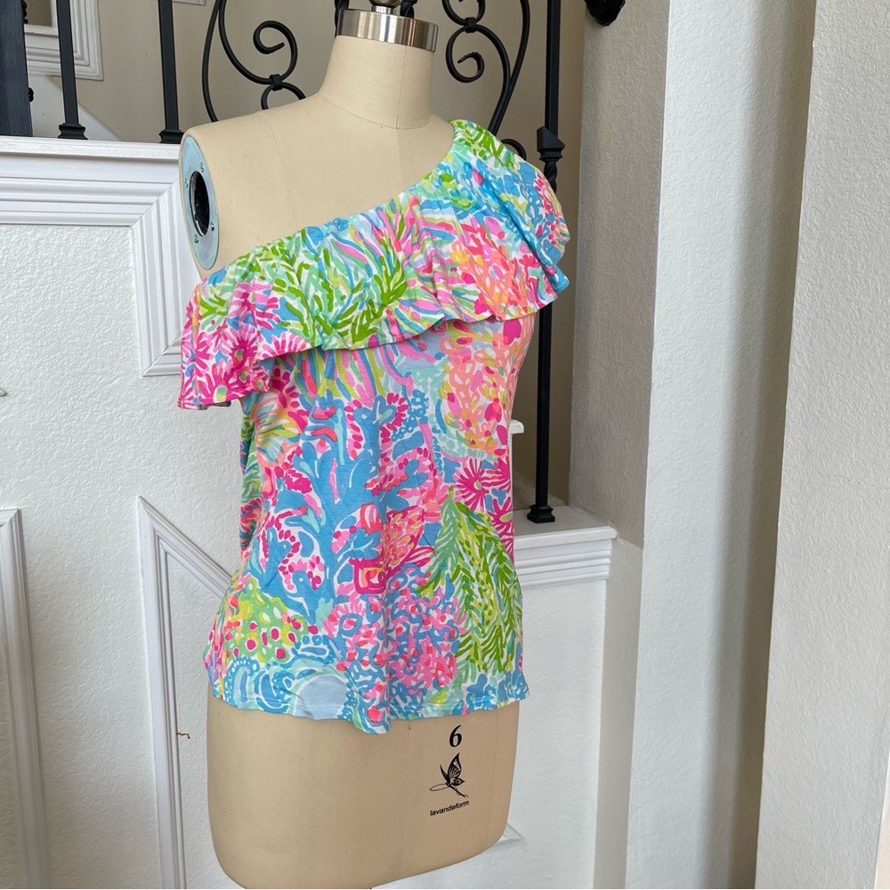 Lilly Pulitzer LOVERS CORAL  Zeldie top like new one shoulder ruffle top Small S